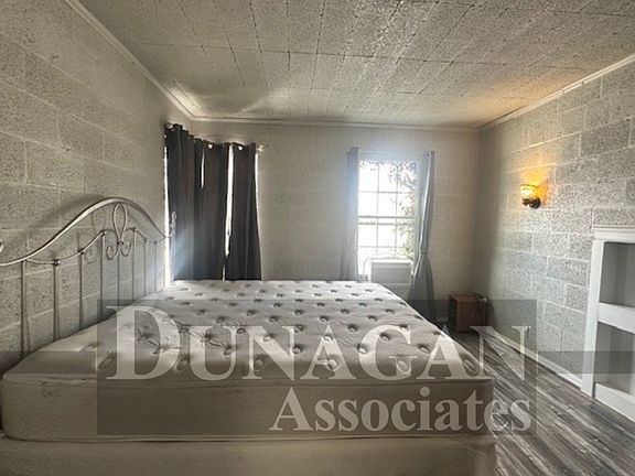 5th image of 207 1/2 N Alameda St #4
