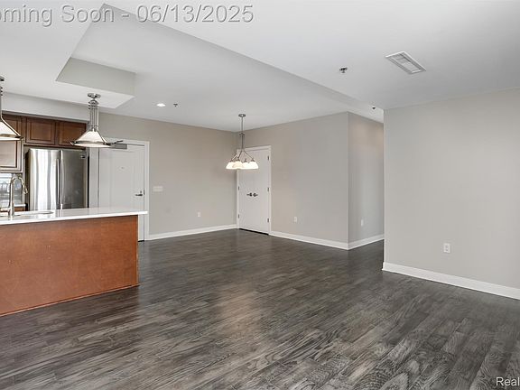 4th image of 525 W Lafayette Blvd #19C