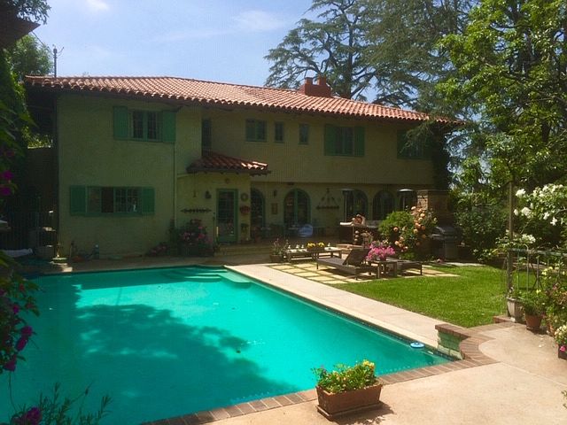 2nd image of 131 E Hillcrest Blvd