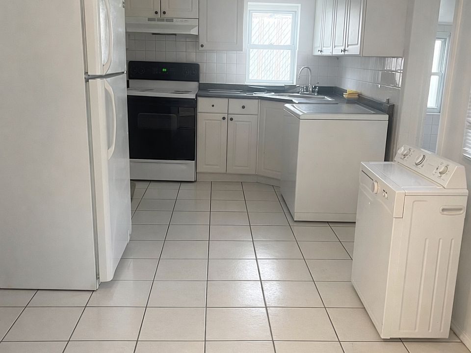 1st image of 221 Lehrer Ave #1A