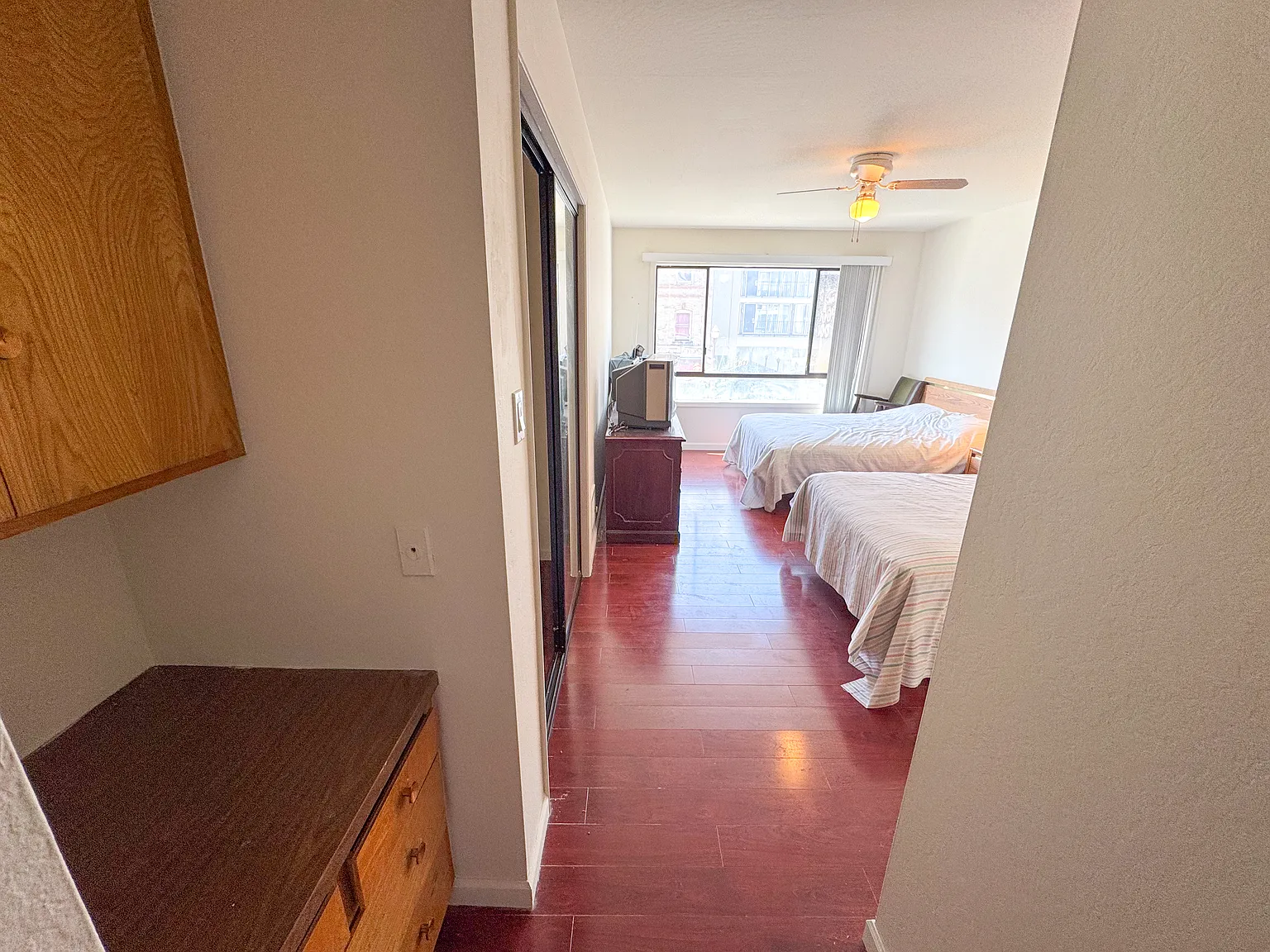 Studio, 200 sqft, $1,500 — Photo 2
