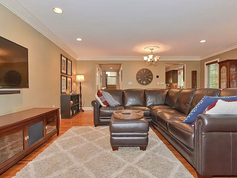 601 Browning Ln — Photo 11