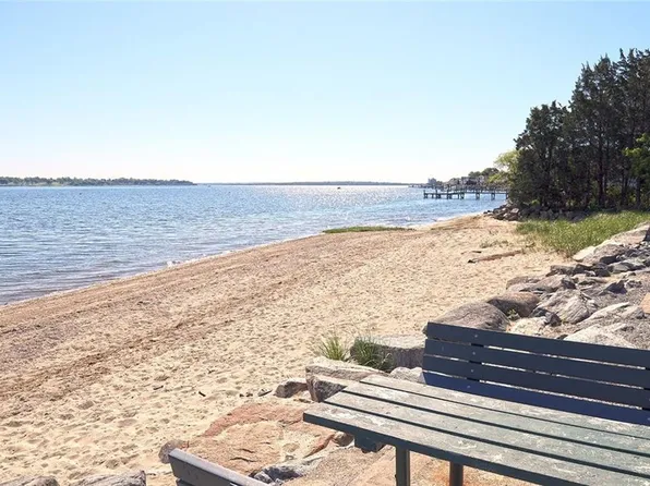 23 Lawndale Dr, Warwick, RI 02818