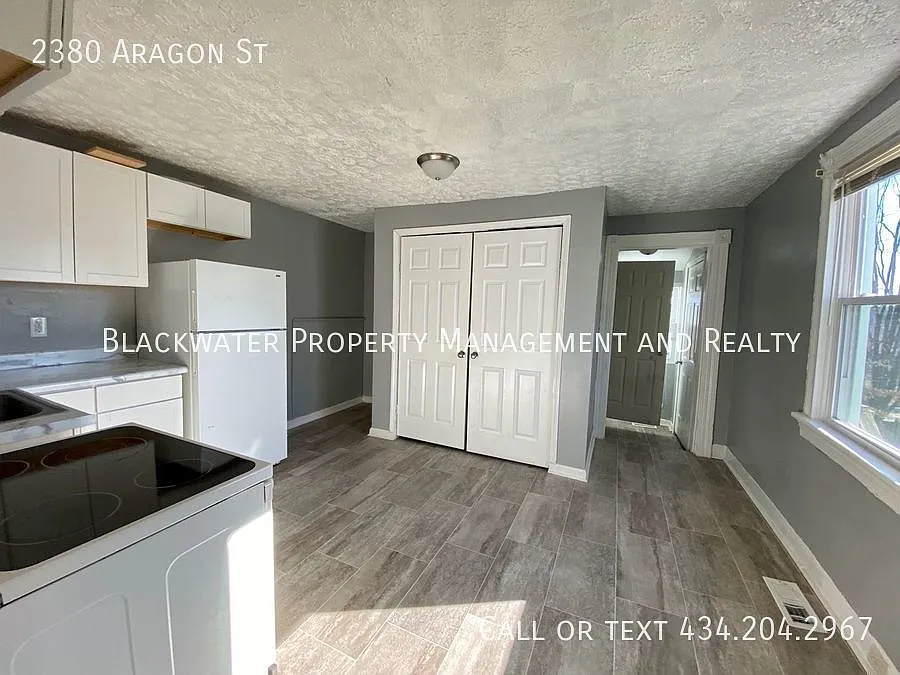 One Bedroom One Bath Duplex — Photo 3