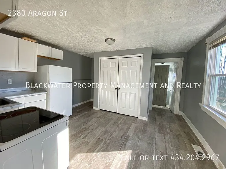 2380 Aragon St — Photo 3