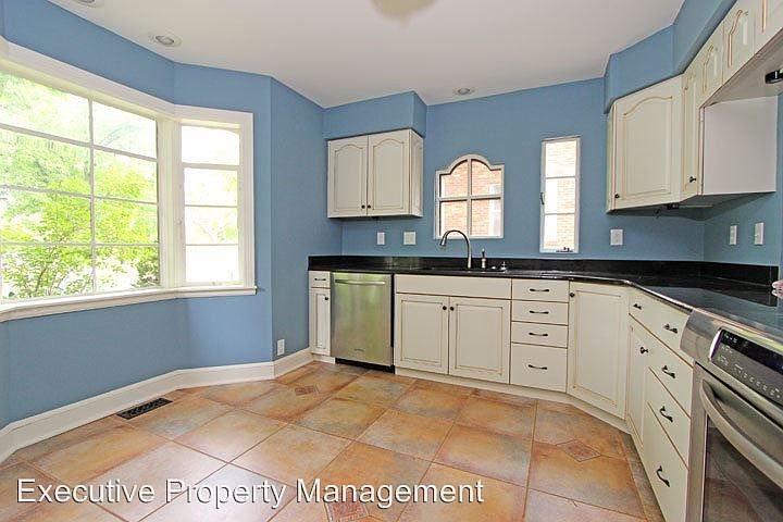 1st image of 542 N West End Blvd