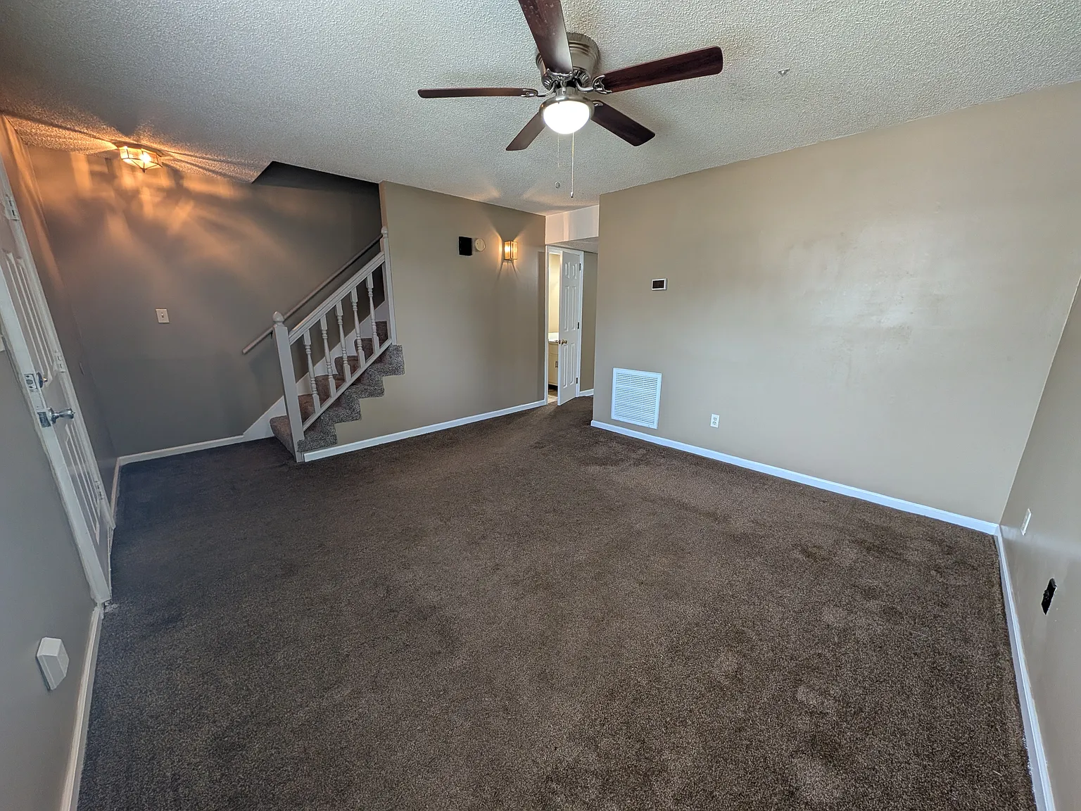 2 bed, 1020 sqft, $1,200 — Photo 4