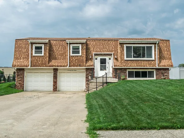 7920 Massachusetts St, Merrillville, IN 46410