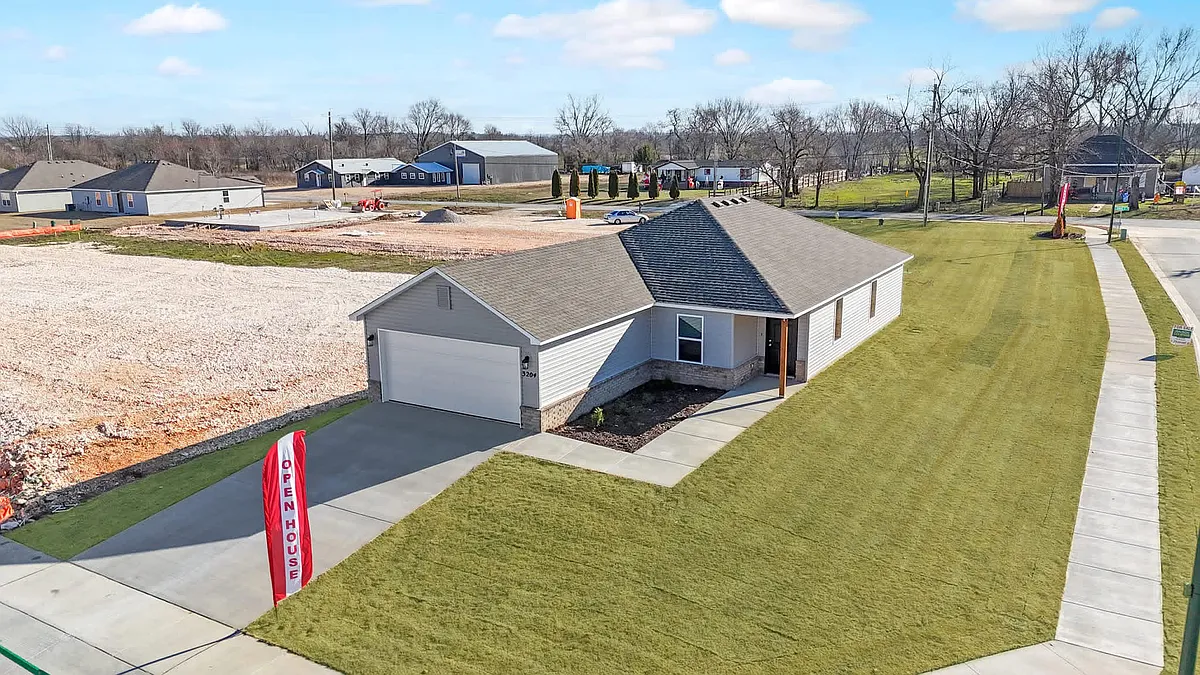 Building Photo - 3204 E Ricky Dr
