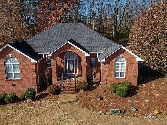 2nd image of 376 Woodlands Dr