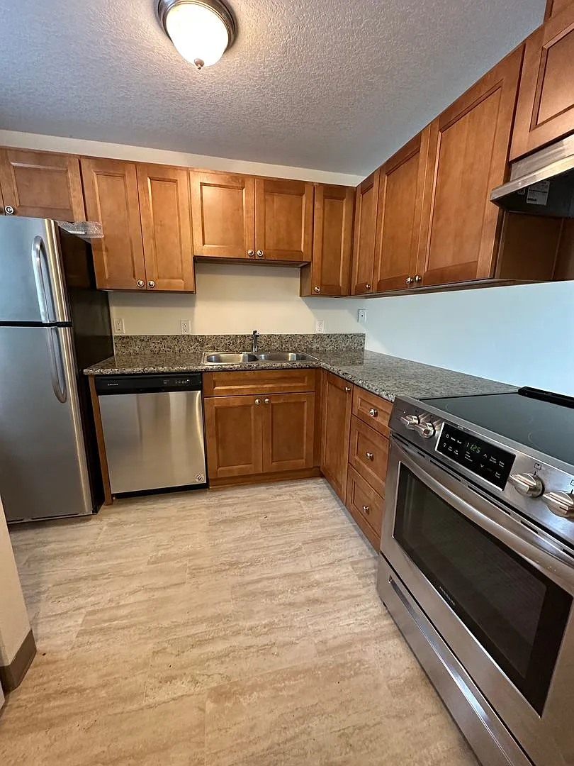 6552 SW 192nd Ave - Great Tri-plex Unit — Photo 3