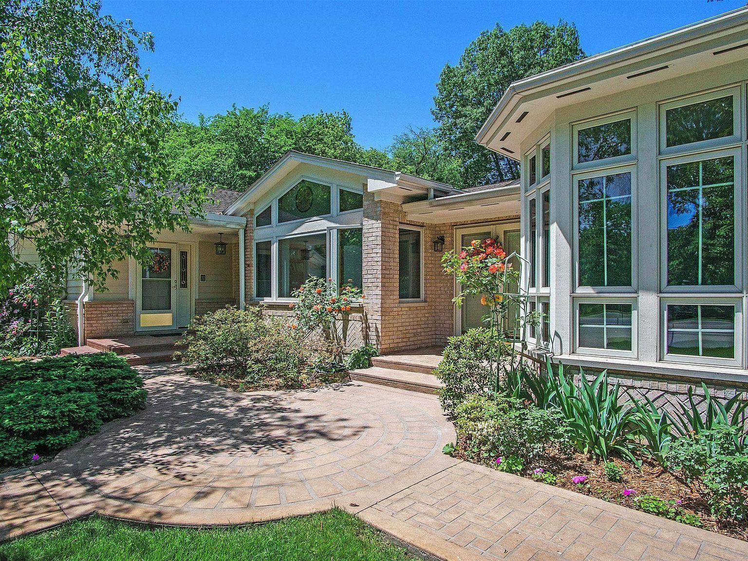 1739 Riverside Dr, South Bend, IN 46616 MLS 202405032 Zillow