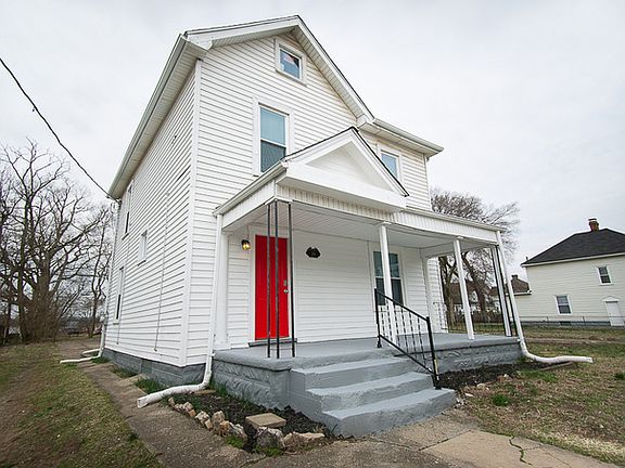 4th image of 216 Young St