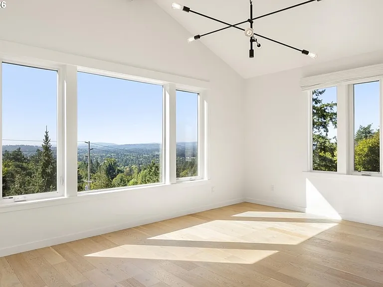 3718 SW Hillside Dr — Photo 10