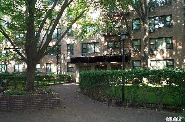 1st image of 6 Birchwood Ct