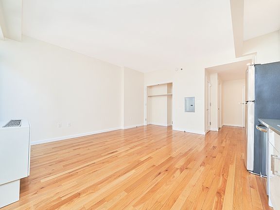 4th image of 2211 3rd Ave #7CN