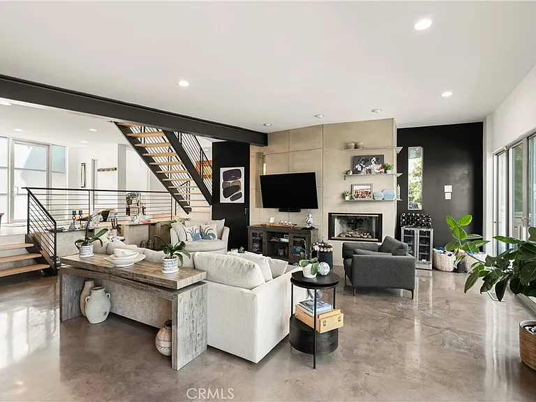3230 Tyrol Dr — Photo 8