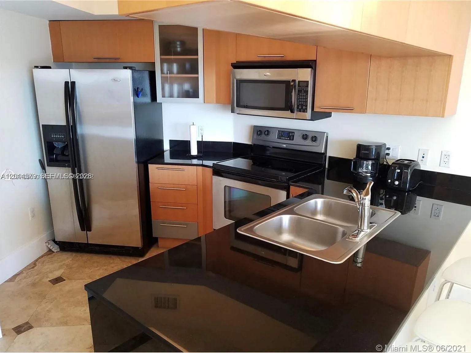 Opera Tower Condo — Photo 2
