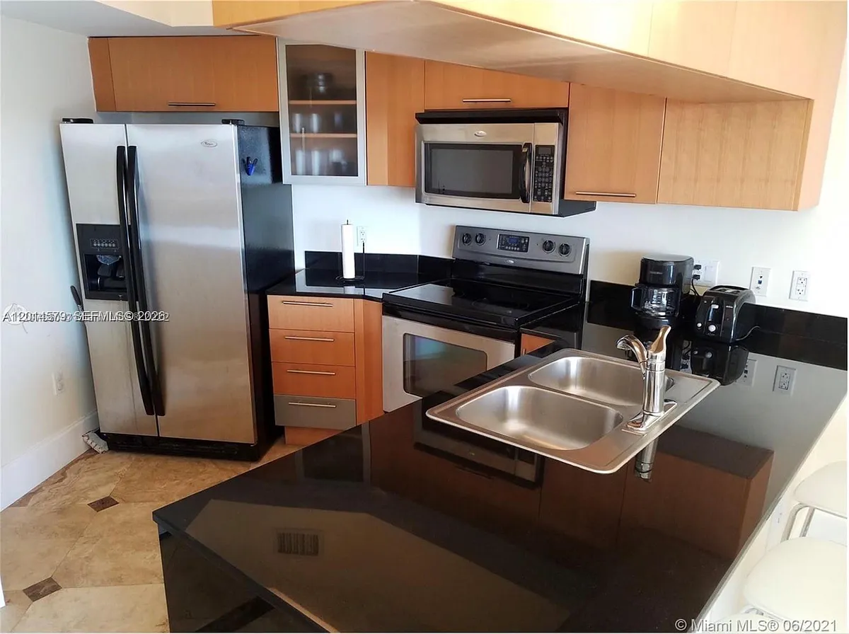 Building Photo - 1750 N Bayshore Dr #3114