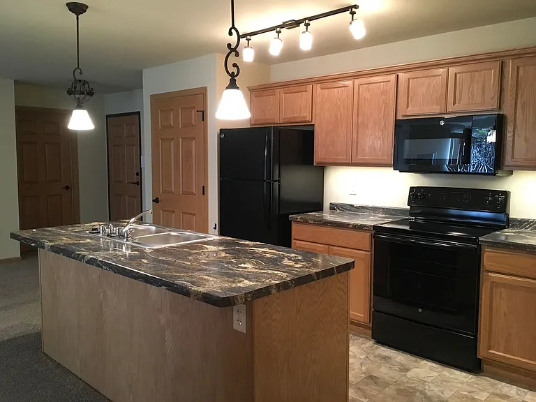 Berry Pointe Luxury Apartments — Photo 39
