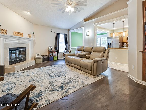 3rd image of 1621 TEABERRY Drive