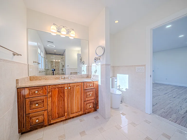 47 Columbus Dr — Photo 20
