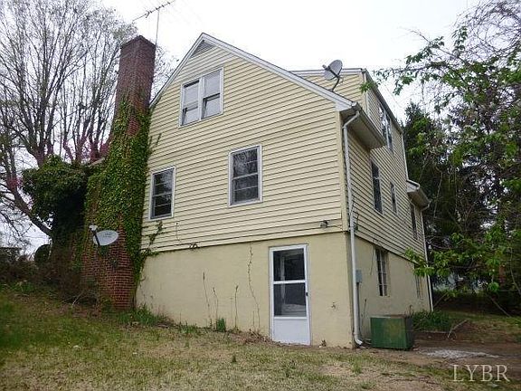 2nd image of 1819 Sunset Dr