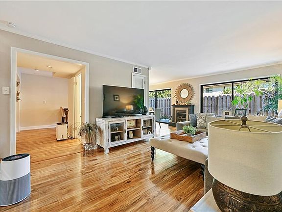 3rd image of 2525 Bradford Sq NE