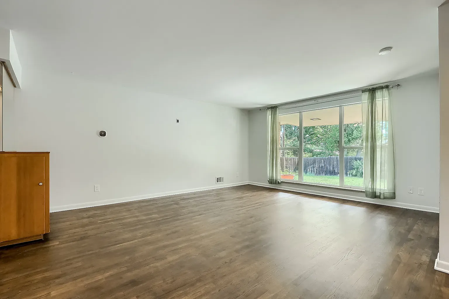 4 bed, 2447 sqft, $3,850 — Photo 3