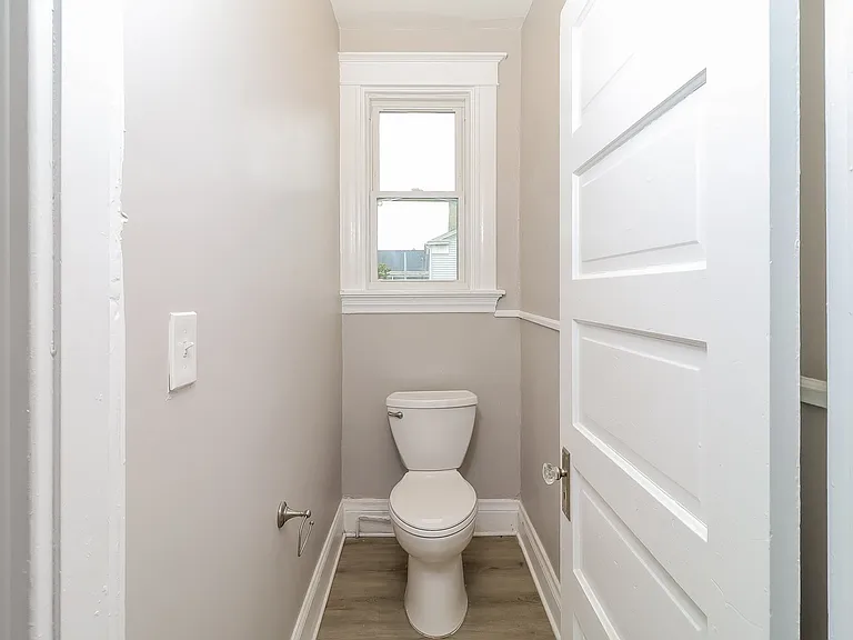 528324_027_main_bathroom_13062419.jpg