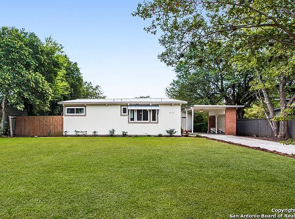 2nd image of 618 Brightwood Pl