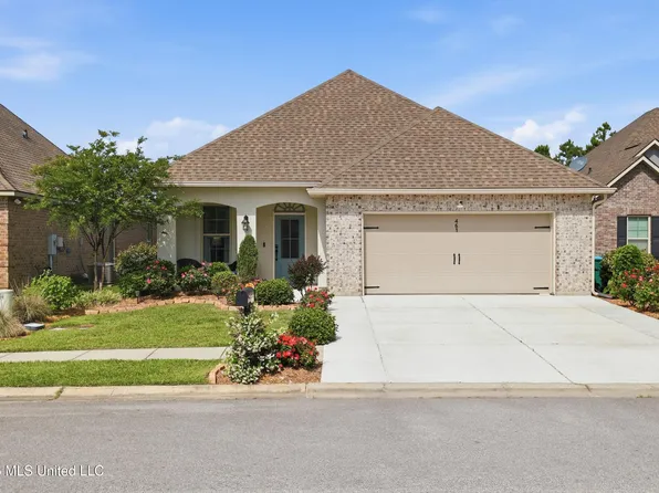 461 Palm Breeze Dr, Ocean Springs, MS 39564