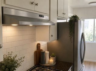 151 N Almont Dr APT 304, Beverly Hills, CA 90211