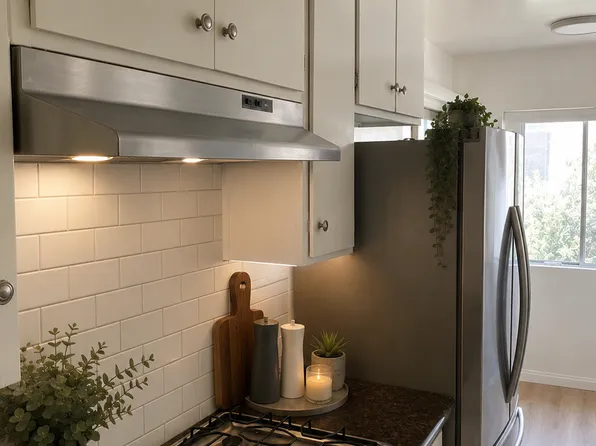 151 Almont, 151 N Almont Dr APT 304, Beverly Hills, CA 90211