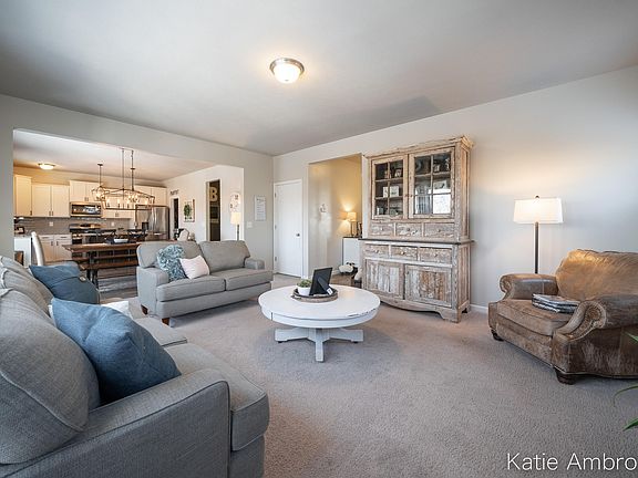 5th image of 6742 Chancery Dr SE