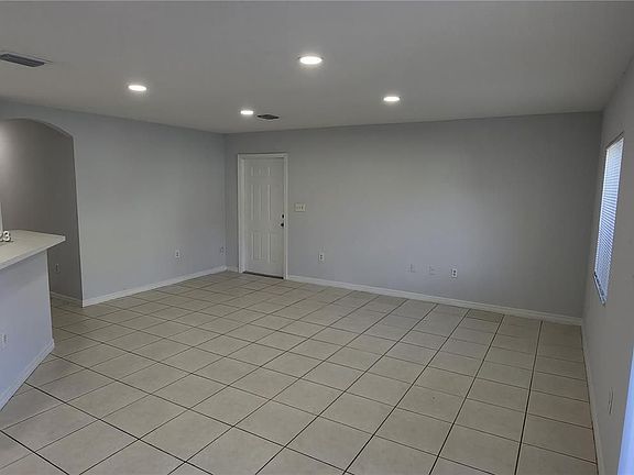 3rd image of 940 SW 7th Plz
