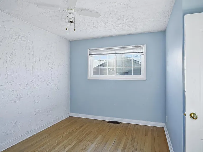 704 Claude St #B — Photo 9