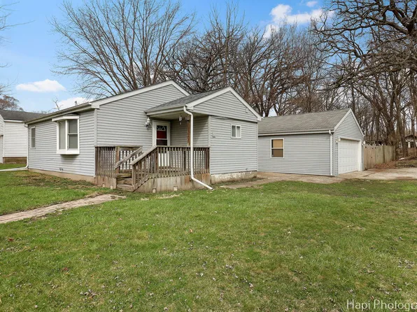 702 Oriole Trl, McHenry, IL 60051