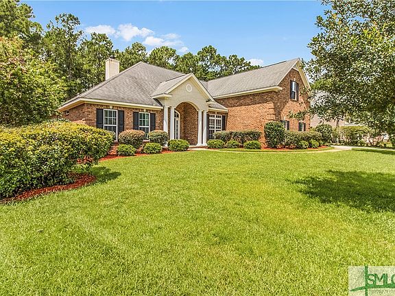 2nd image of 13 Lake Heron Court W