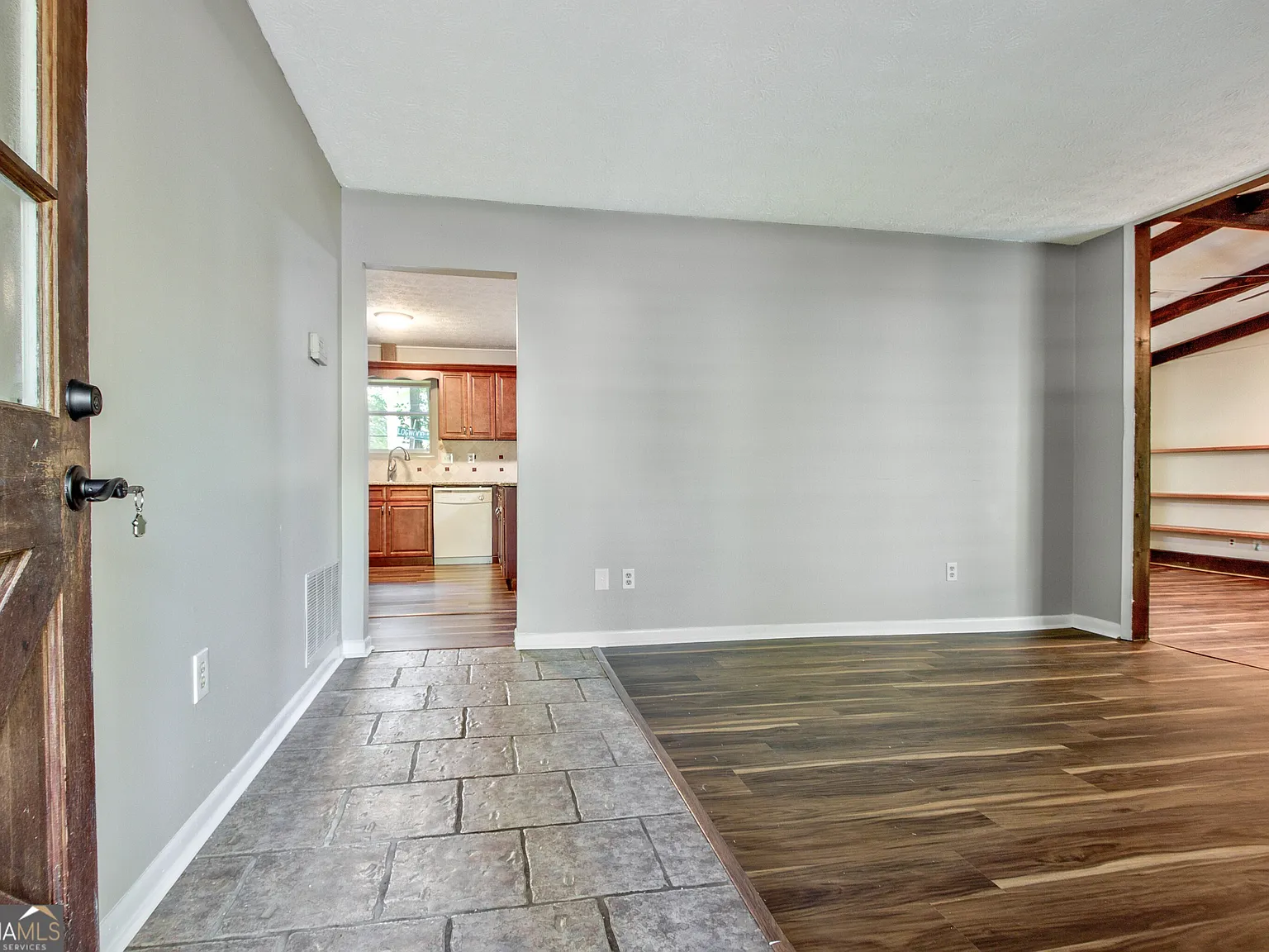 3 bed, 2.0 bath, 1664 sqft, $1,900 — Photo 2