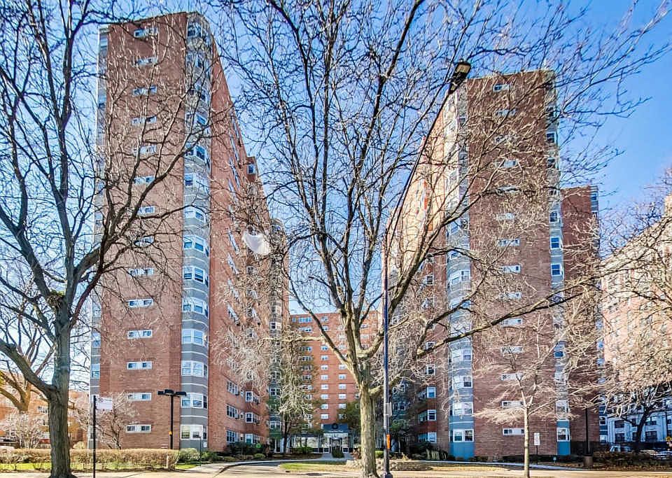 1st image of 4960 N Marine Dr APT 420