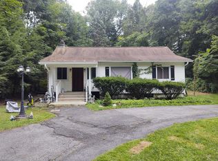 11 Lakeside Dr, Wappingers Falls, NY 12590