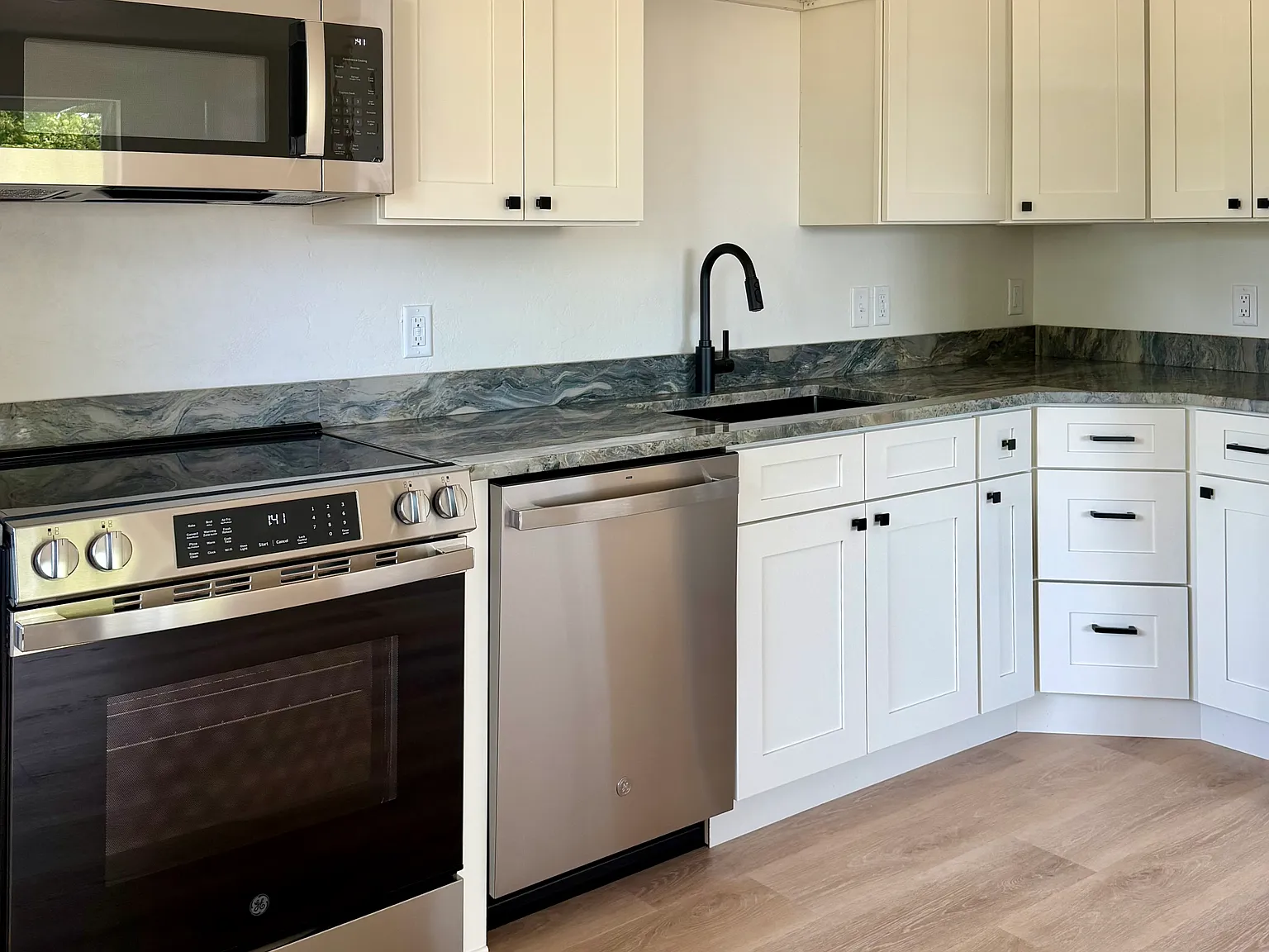 1 bed, 600 sqft, $1,800 — Photo 4