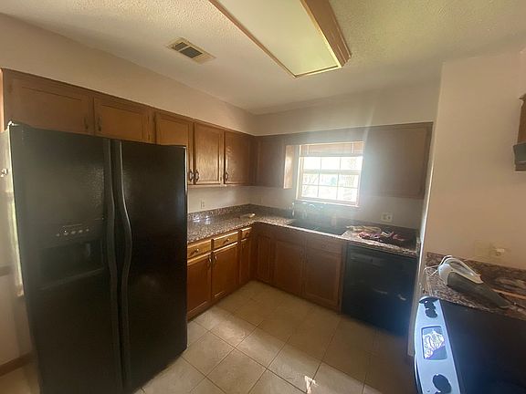 2nd image of 902 Norma Ct