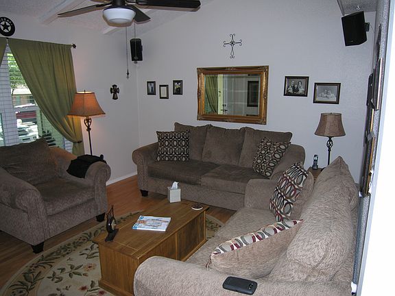 4th image of 204 E Pheasant Dr