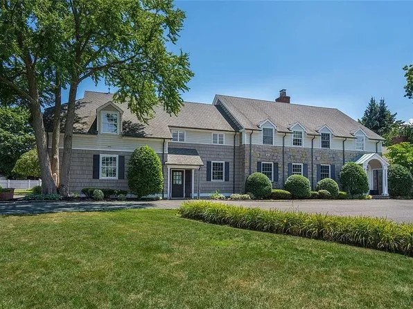 2 Fruitledge Rd, Glen Head, NY 11545