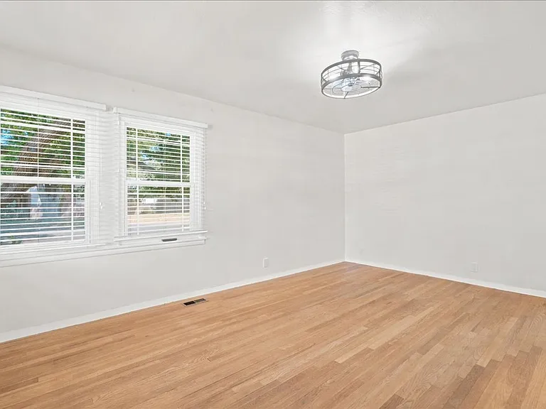 601 Poplar Ave — Photo 4