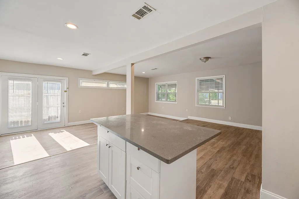 Beautiful Single Family House ! — Photo 2