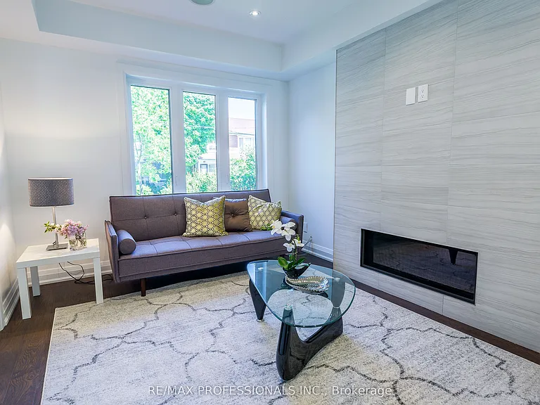 546 Beresford Ave — Photo 4