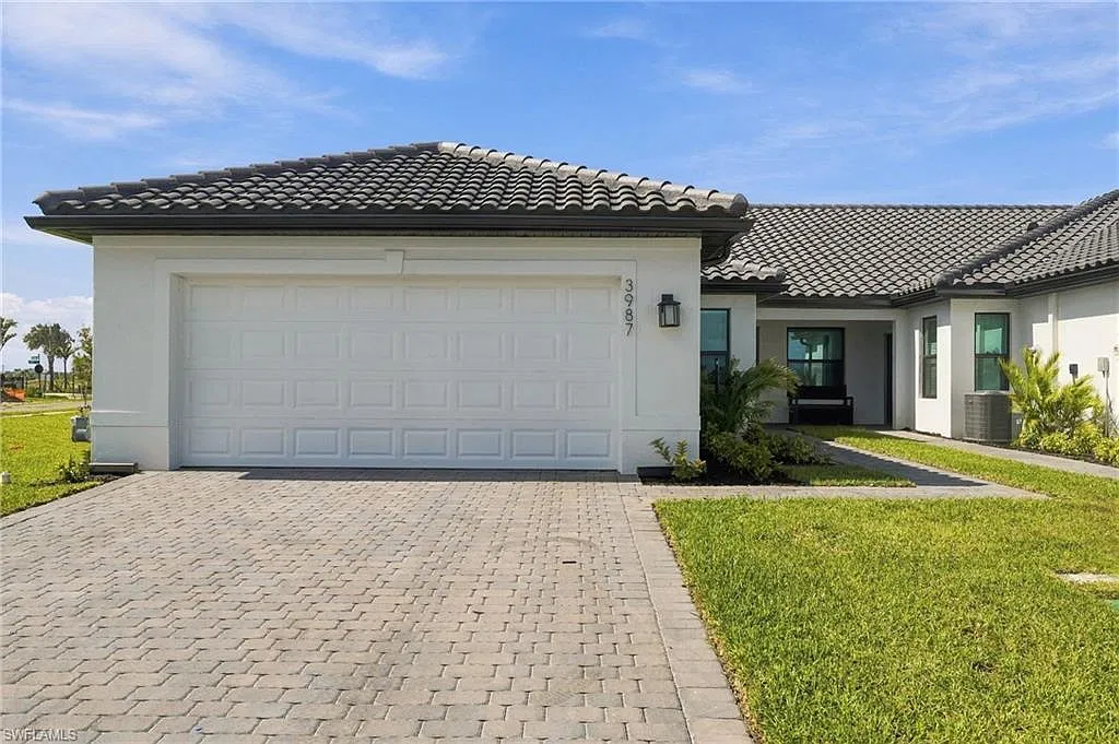 3 bed, 2.0 bath, 1602 sqft, $2,600 — Photo 1